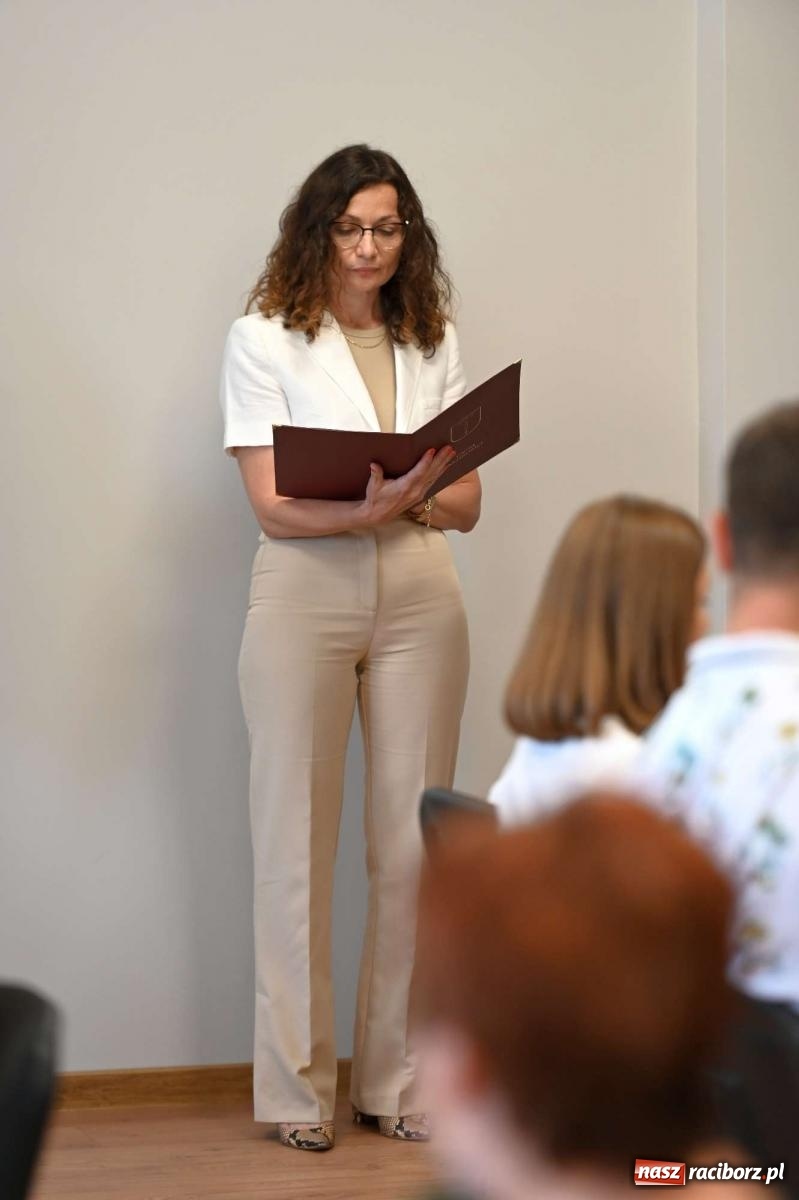 Zdjęcie w galerii na portalu naszraciborz.pl: Najlepsi uczniowie z gminy Krzanowice z nagrodami burmistrza wiadomości z regionu