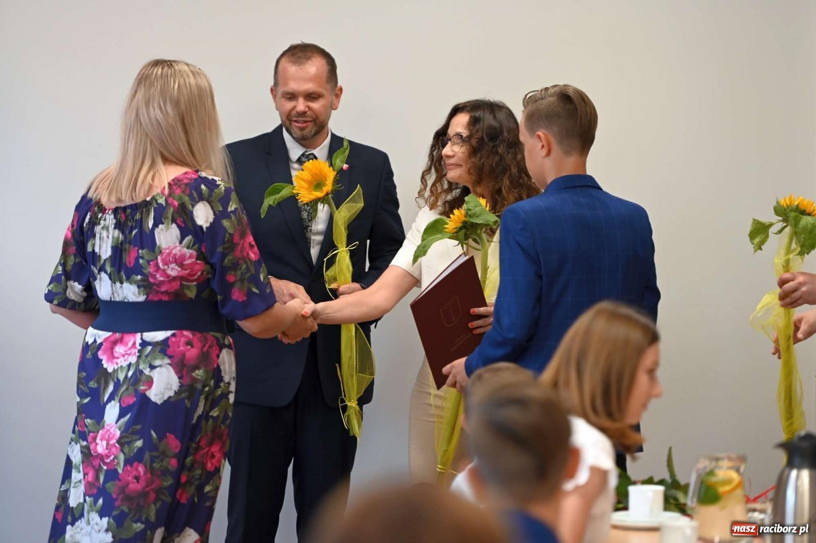 Zdjęcie w galerii na portalu naszraciborz.pl: Najlepsi uczniowie z gminy Krzanowice z nagrodami burmistrza wiadomości z regionu