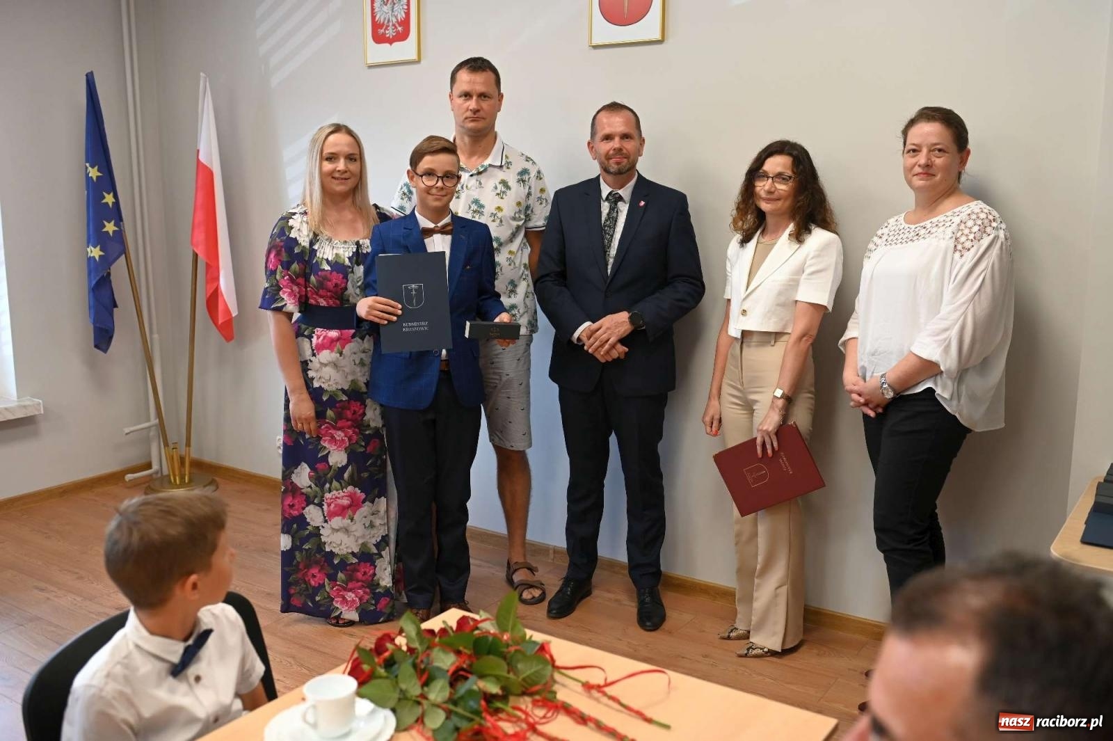 Zdjęcie w galerii na portalu naszraciborz.pl: Najlepsi uczniowie z gminy Krzanowice z nagrodami burmistrza wiadomości z regionu