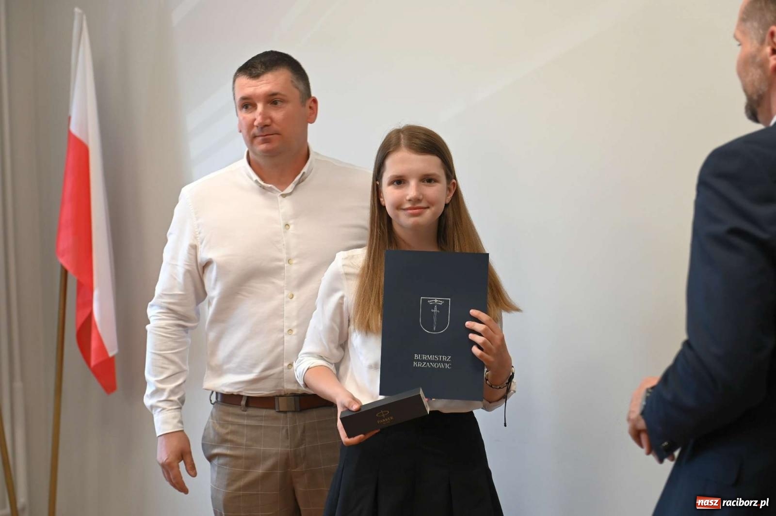 Zdjęcie w galerii na portalu naszraciborz.pl: Najlepsi uczniowie z gminy Krzanowice z nagrodami burmistrza wiadomości z regionu