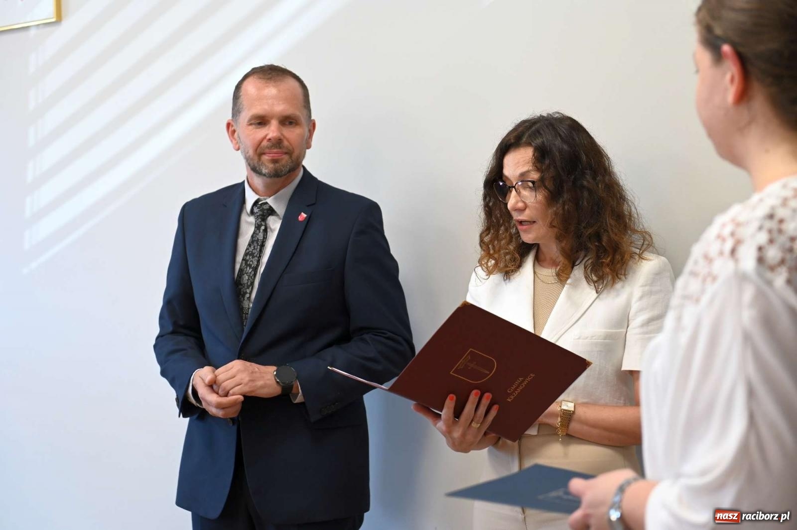 Zdjęcie w galerii na portalu naszraciborz.pl: Najlepsi uczniowie z gminy Krzanowice z nagrodami burmistrza wiadomości z regionu