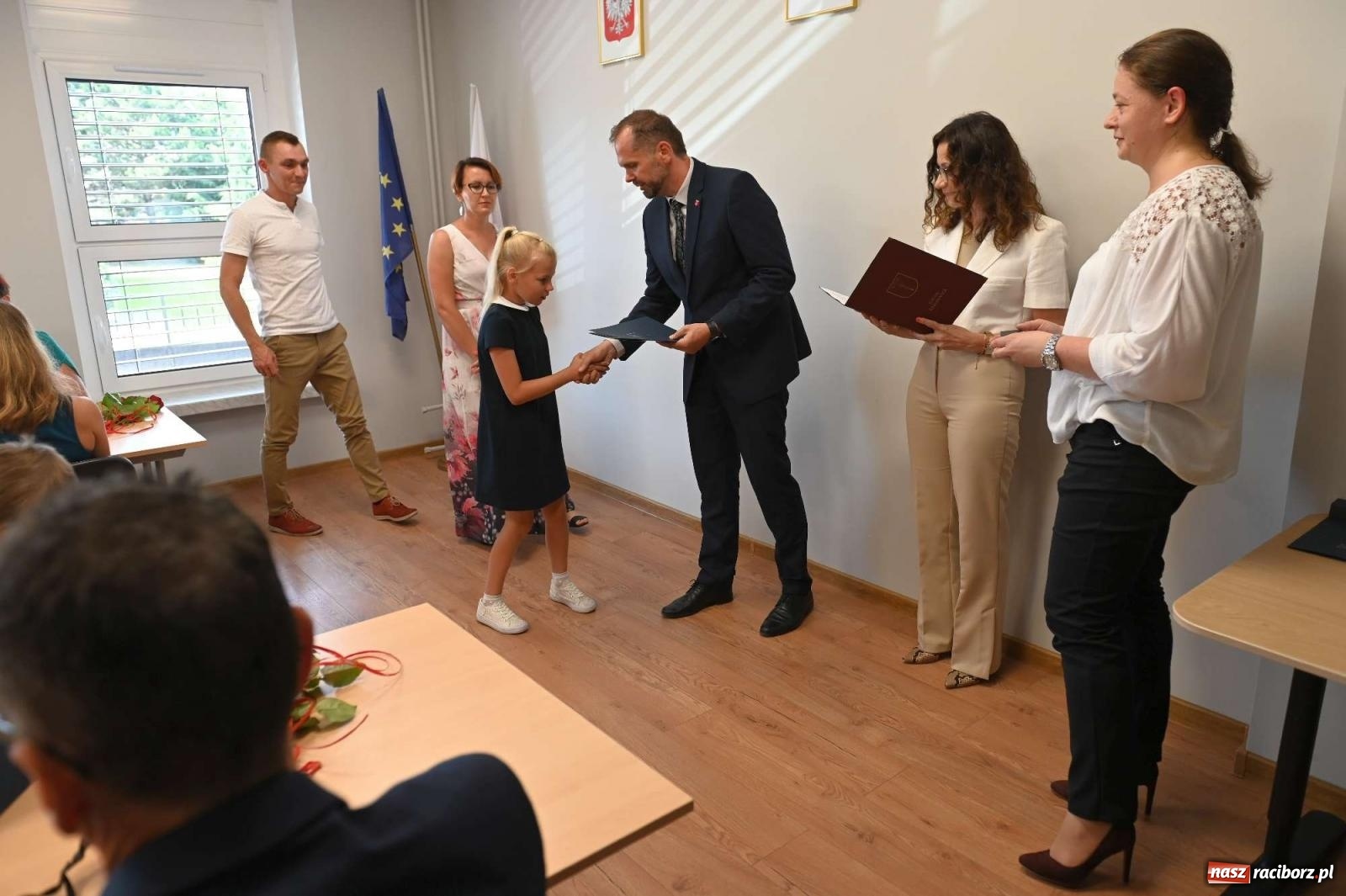 Zdjęcie w galerii na portalu naszraciborz.pl: Najlepsi uczniowie z gminy Krzanowice z nagrodami burmistrza wiadomości z regionu