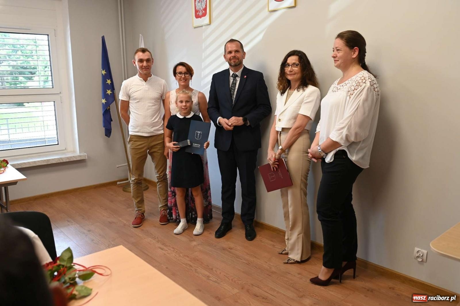 Zdjęcie w galerii na portalu naszraciborz.pl: Najlepsi uczniowie z gminy Krzanowice z nagrodami burmistrza wiadomości z regionu