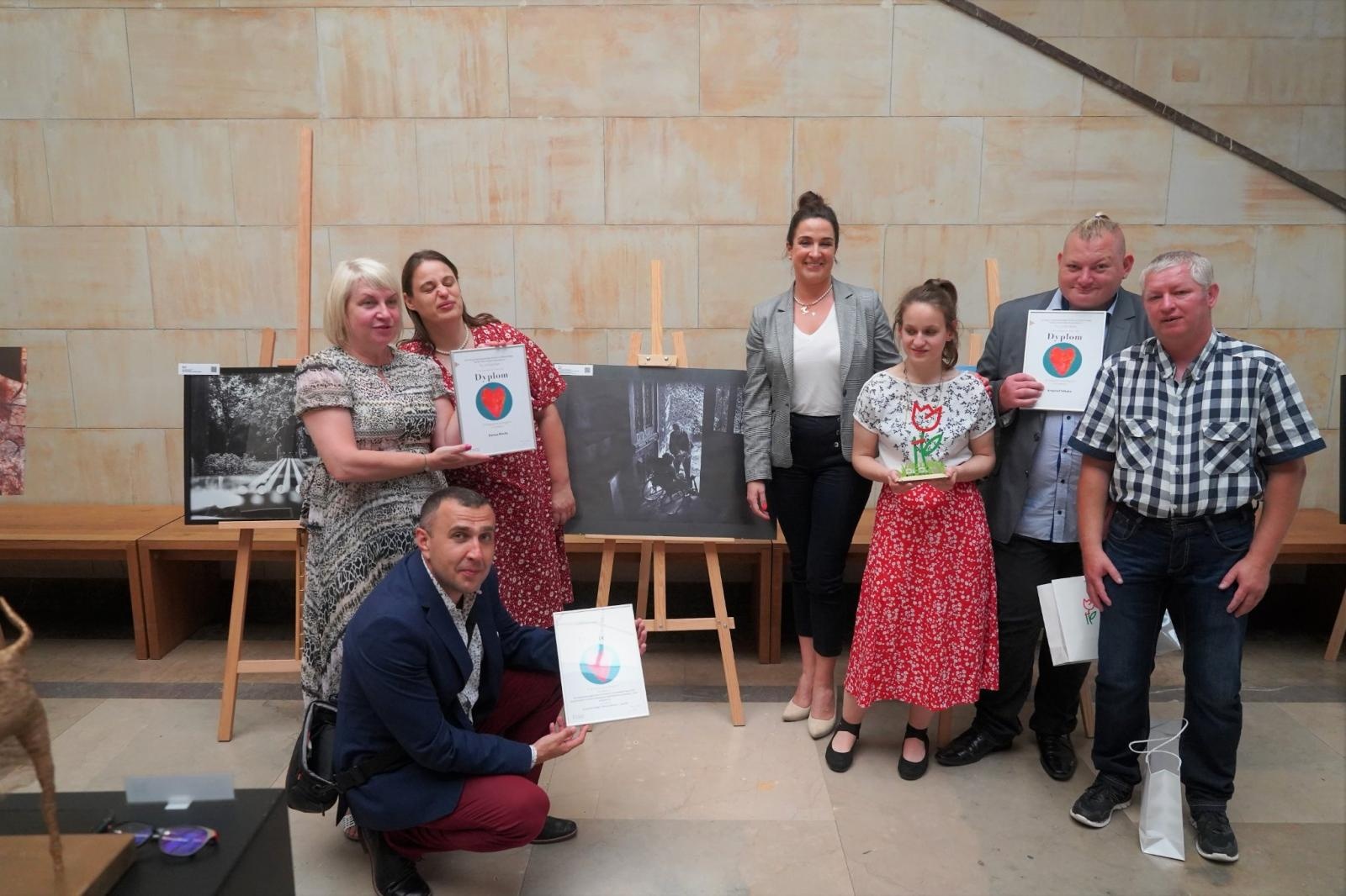 Zdjęcie w galerii na portalu naszraciborz.pl: To co kocham. Środowiskowy Dom w Raciborzu zdobywcą II miejsca ogólnopolskiego Konkursu PFRON wiadomości z regionu