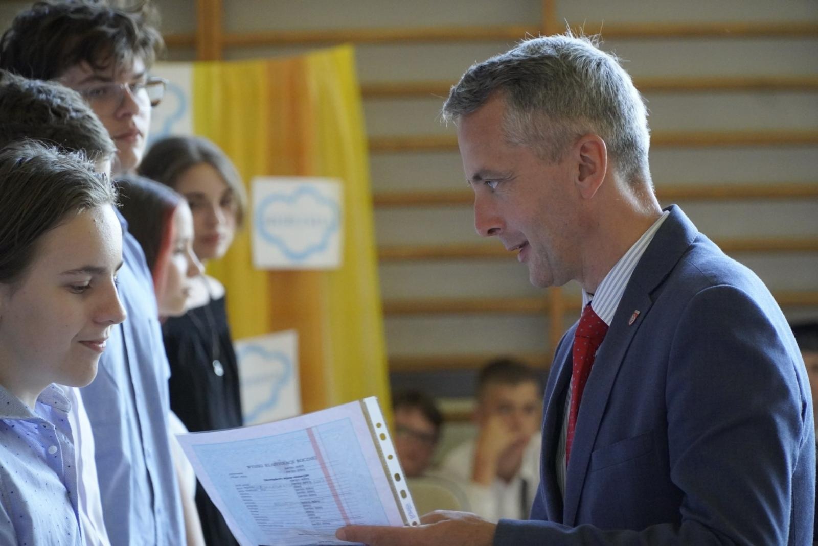 Zdjęcie w galerii na portalu naszraciborz.pl: Ostatni dzwonek, czyli miejskie zakończeniu roku na Ocicach [FOTO i WIDEO] wiadomości z regionu