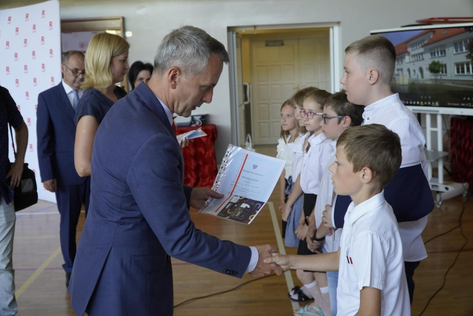 Zdjęcie w galerii na portalu naszraciborz.pl: Ostatni dzwonek, czyli miejskie zakończeniu roku na Ocicach [FOTO i WIDEO] wiadomości z regionu