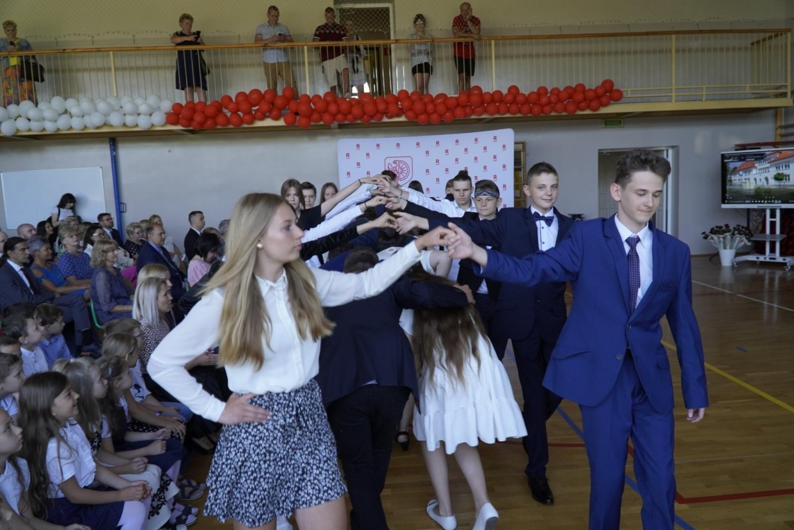 Zdjęcie w galerii na portalu naszraciborz.pl: Ostatni dzwonek, czyli miejskie zakończeniu roku na Ocicach [FOTO i WIDEO] wiadomości z regionu