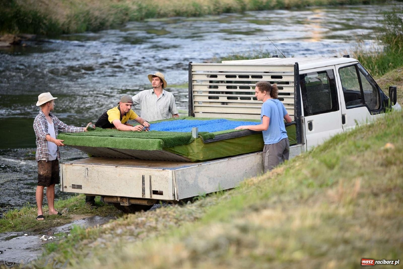 Zdjęcie w galerii na portalu naszraciborz.pl: Gitarzysko i pływadła w Raciborzu [FOTO] wiadomości z regionu
