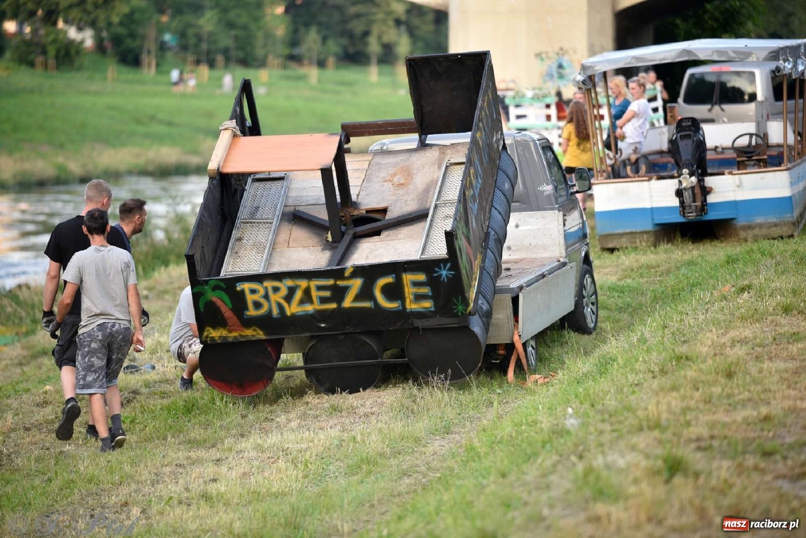 Zdjęcie w galerii na portalu naszraciborz.pl: Gitarzysko i pływadła w Raciborzu [FOTO] wiadomości z regionu