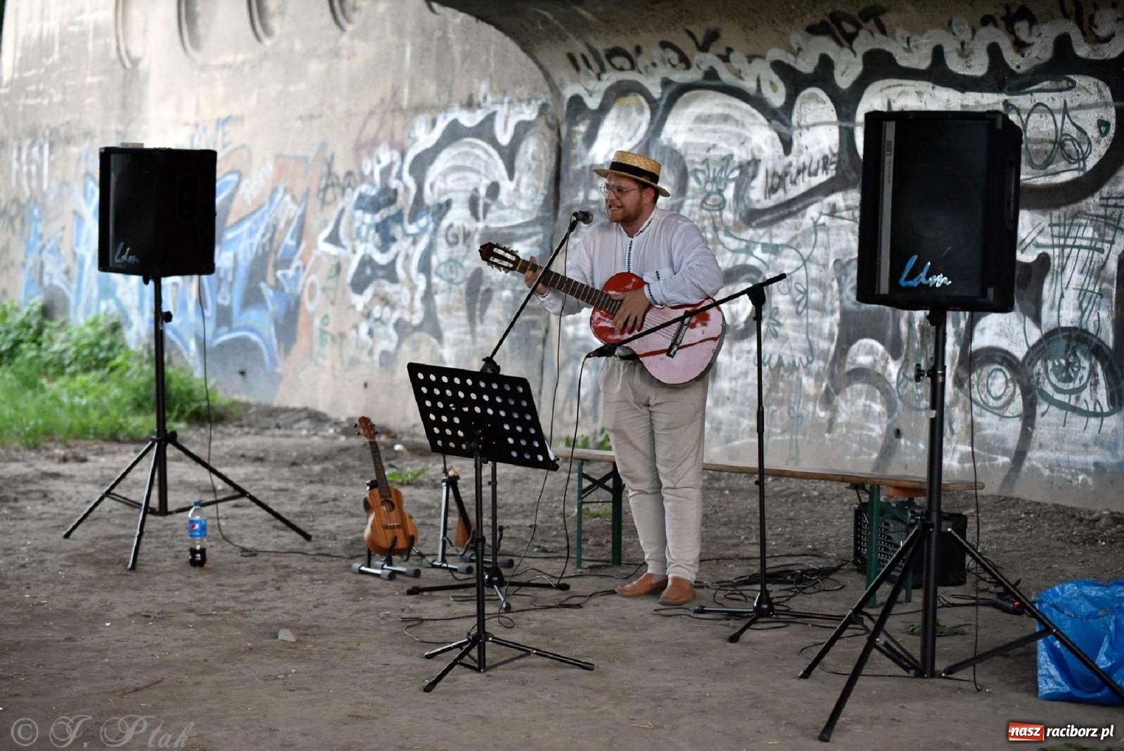 Zdjęcie w galerii na portalu naszraciborz.pl: Gitarzysko i pływadła w Raciborzu [FOTO] wiadomości z regionu