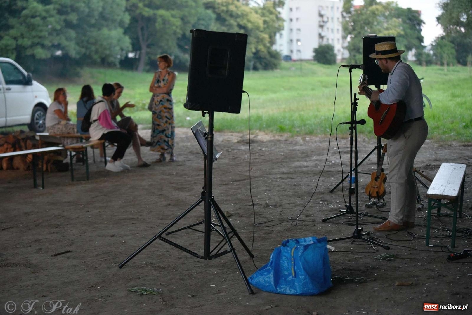 Zdjęcie w galerii na portalu naszraciborz.pl: Gitarzysko i pływadła w Raciborzu [FOTO] wiadomości z regionu