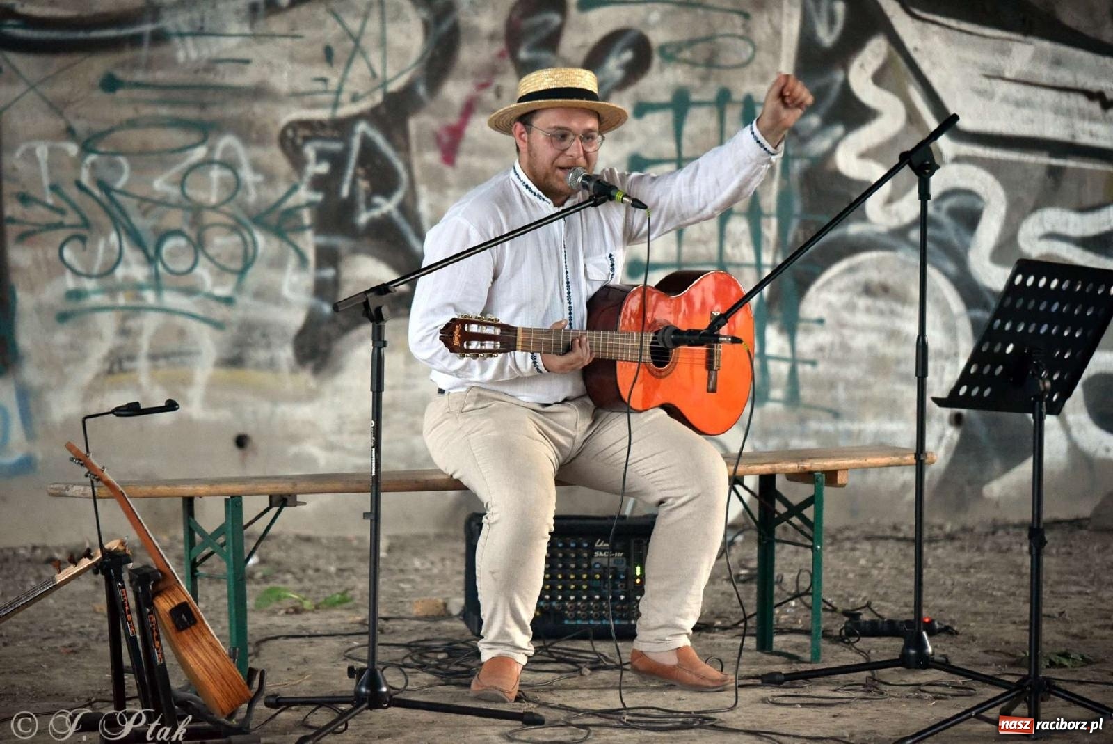 Zdjęcie w galerii na portalu naszraciborz.pl: Gitarzysko i pływadła w Raciborzu [FOTO] wiadomości z regionu