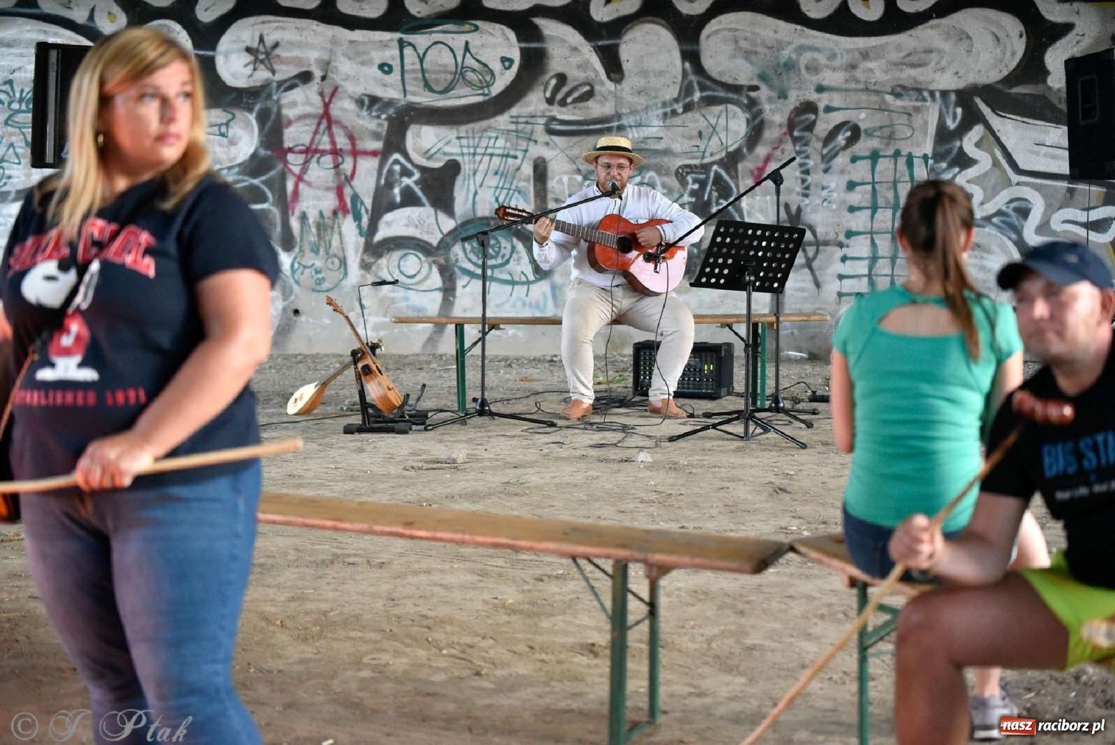 Zdjęcie w galerii na portalu naszraciborz.pl: Gitarzysko i pływadła w Raciborzu [FOTO] wiadomości z regionu