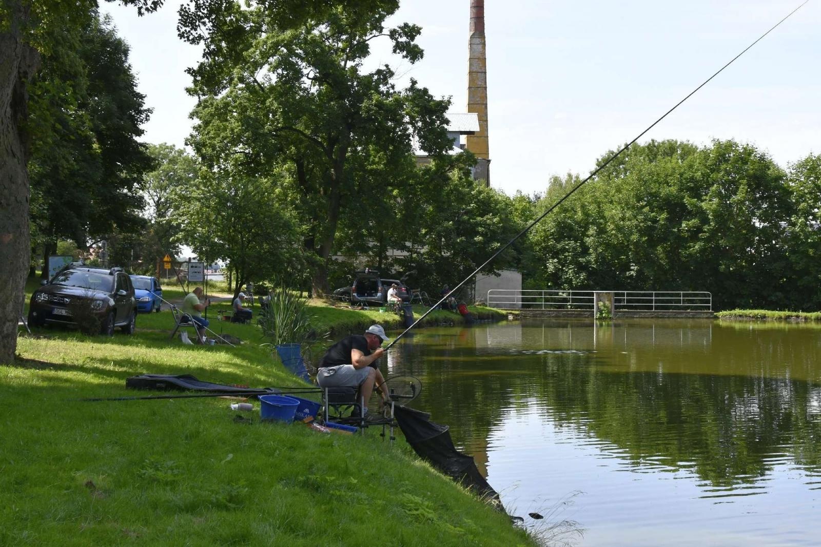 Zdjęcie w galerii na portalu naszraciborz.pl: Zawody w Krowiarkach. Wędkarze lubią tu przyjeżdżać wiadomości z regionu