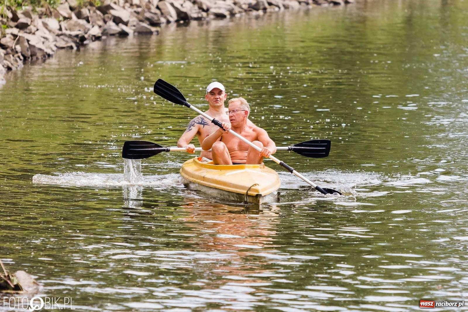 Zdjęcie w galerii na portalu naszraciborz.pl: Ślub na Odrze w Turzu. Udzielił go burmistrz i kapitan Paweł Macha [FOTO i WIDEO] wiadomości z regionu