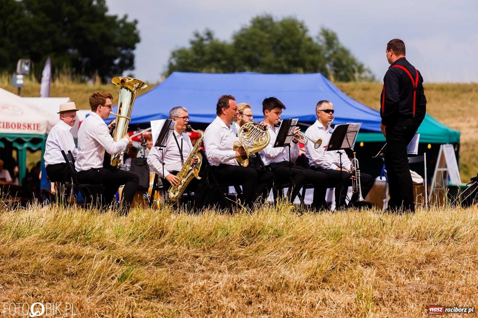 Zdjęcie w galerii na portalu naszraciborz.pl: Ślub na Odrze w Turzu. Udzielił go burmistrz i kapitan Paweł Macha [FOTO i WIDEO] wiadomości z regionu