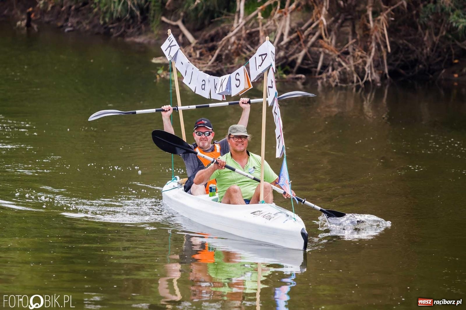 Zdjęcie w galerii na portalu naszraciborz.pl: Ślub na Odrze w Turzu. Udzielił go burmistrz i kapitan Paweł Macha [FOTO i WIDEO] wiadomości z regionu
