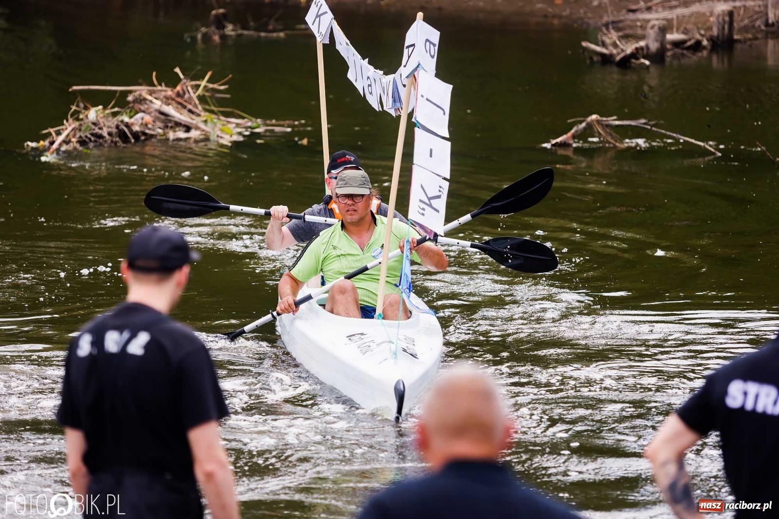 Zdjęcie w galerii na portalu naszraciborz.pl: Ślub na Odrze w Turzu. Udzielił go burmistrz i kapitan Paweł Macha [FOTO i WIDEO] wiadomości z regionu