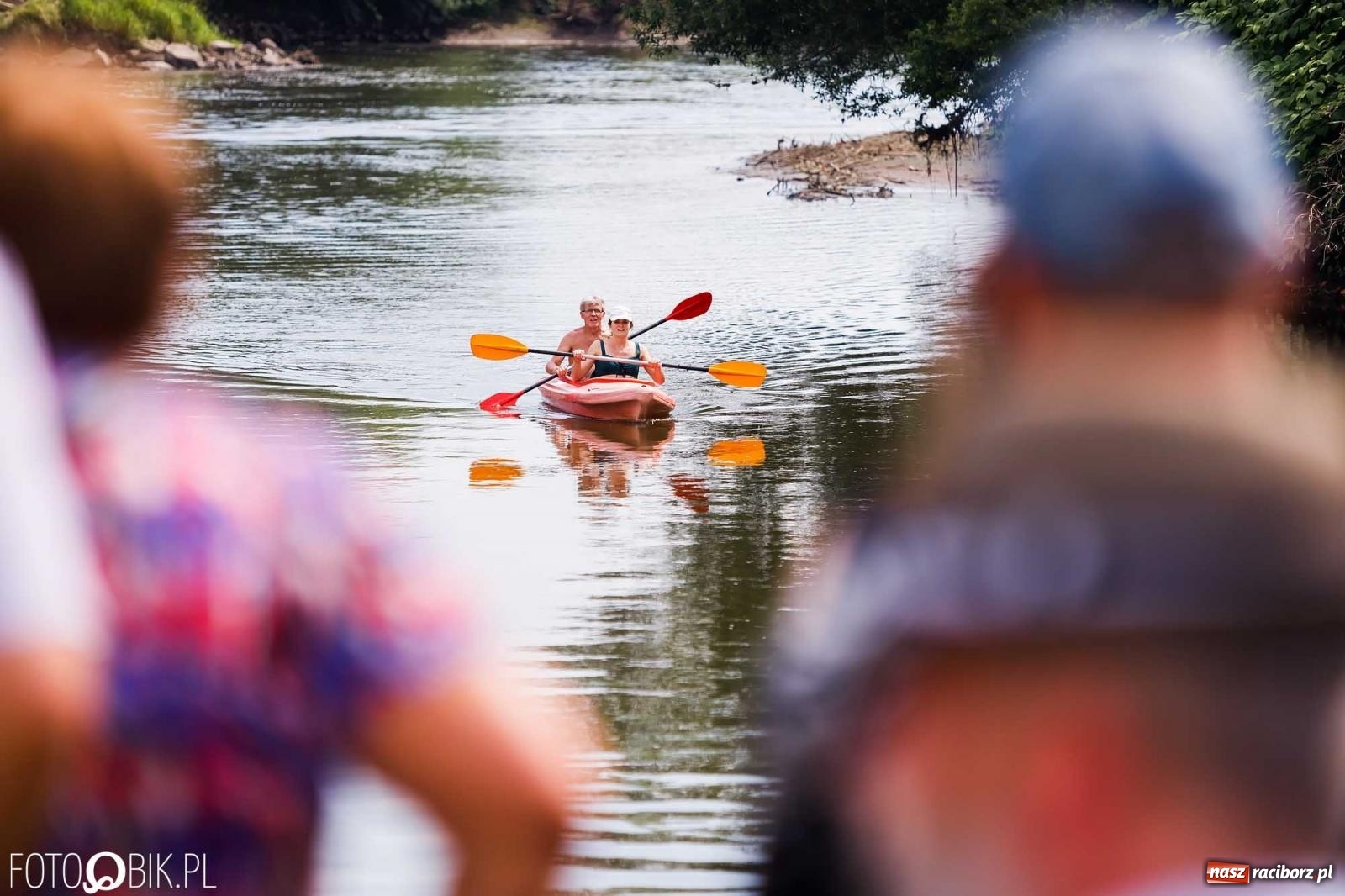 Zdjęcie w galerii na portalu naszraciborz.pl: Ślub na Odrze w Turzu. Udzielił go burmistrz i kapitan Paweł Macha [FOTO i WIDEO] wiadomości z regionu