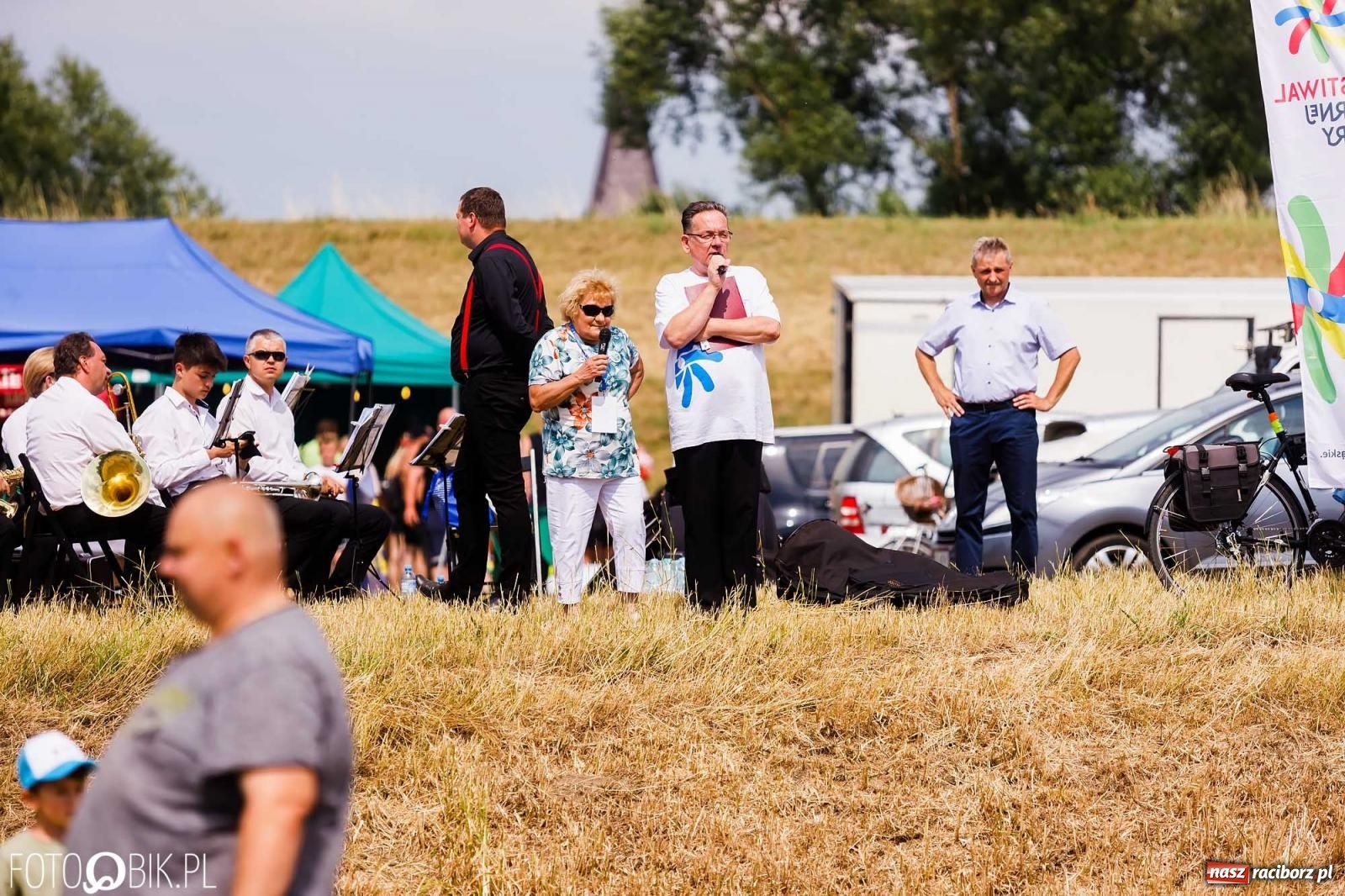 Zdjęcie w galerii na portalu naszraciborz.pl: Ślub na Odrze w Turzu. Udzielił go burmistrz i kapitan Paweł Macha [FOTO i WIDEO] wiadomości z regionu