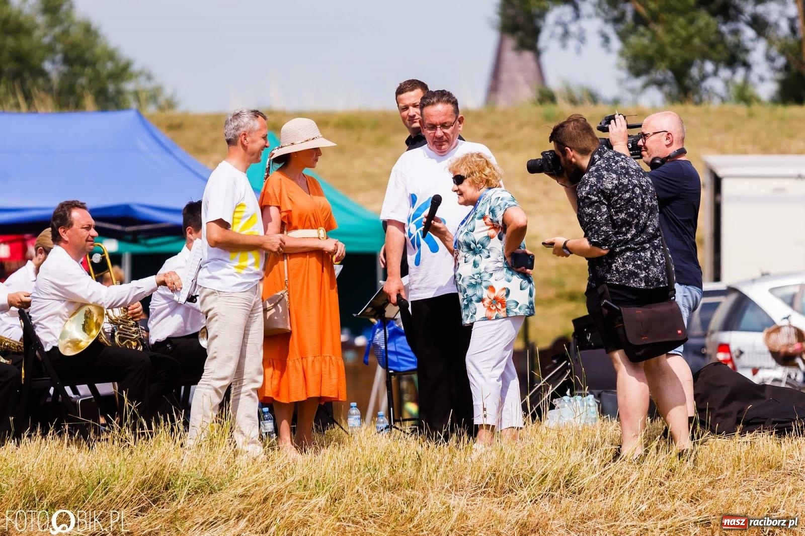 Zdjęcie w galerii na portalu naszraciborz.pl: Ślub na Odrze w Turzu. Udzielił go burmistrz i kapitan Paweł Macha [FOTO i WIDEO] wiadomości z regionu