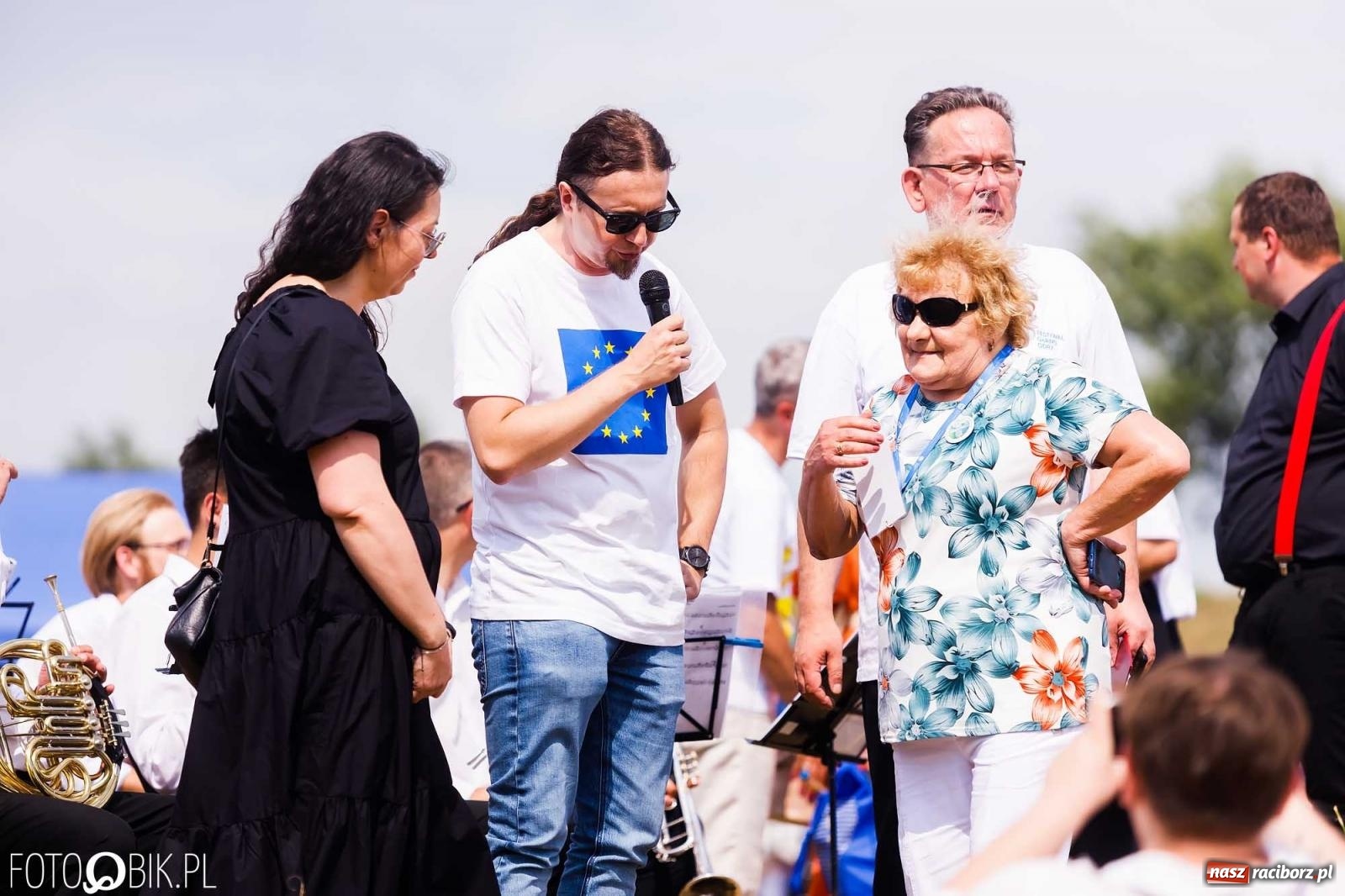 Zdjęcie w galerii na portalu naszraciborz.pl: Ślub na Odrze w Turzu. Udzielił go burmistrz i kapitan Paweł Macha [FOTO i WIDEO] wiadomości z regionu