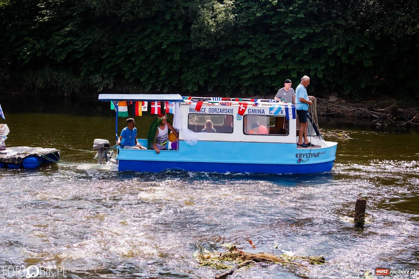 Zdjęcie w galerii na portalu naszraciborz.pl: Ślub na Odrze w Turzu. Udzielił go burmistrz i kapitan Paweł Macha [FOTO i WIDEO] wiadomości z regionu