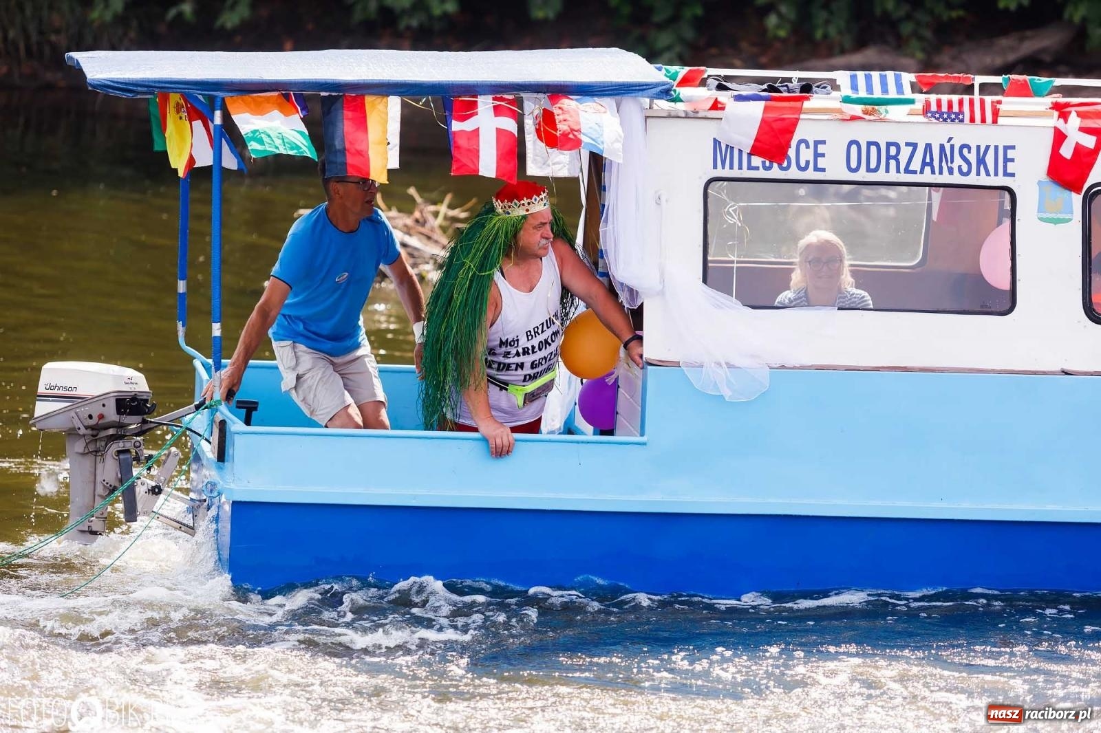 Zdjęcie w galerii na portalu naszraciborz.pl: Ślub na Odrze w Turzu. Udzielił go burmistrz i kapitan Paweł Macha [FOTO i WIDEO] wiadomości z regionu