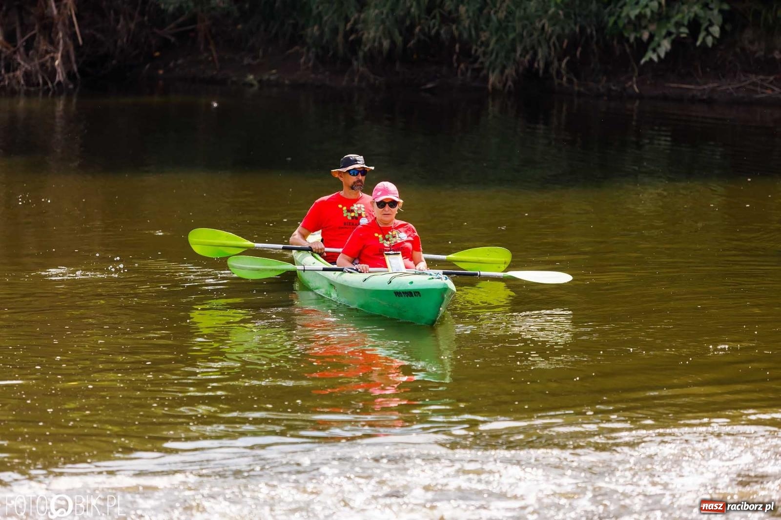 Zdjęcie w galerii na portalu naszraciborz.pl: Ślub na Odrze w Turzu. Udzielił go burmistrz i kapitan Paweł Macha [FOTO i WIDEO] wiadomości z regionu