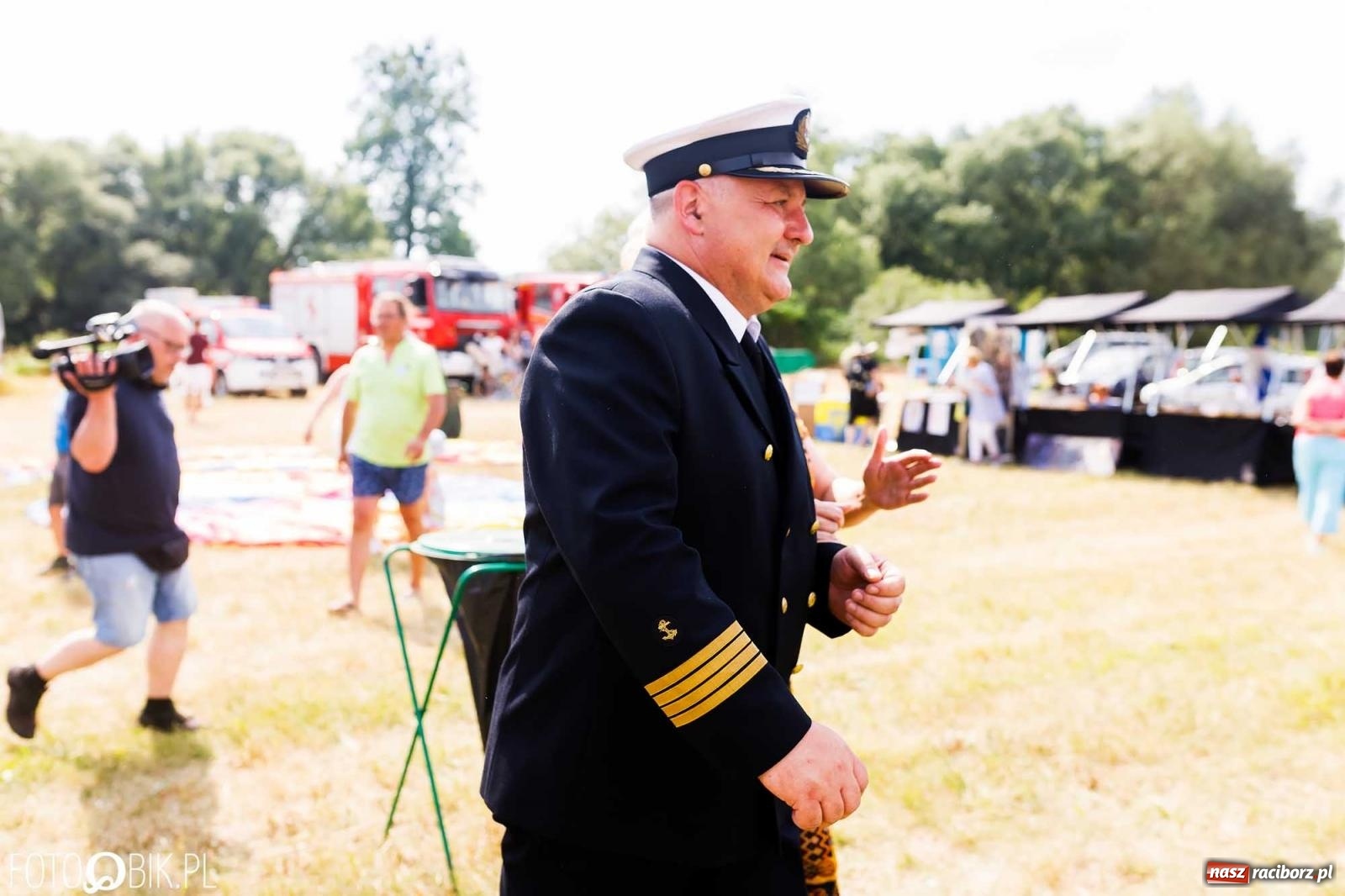 Zdjęcie w galerii na portalu naszraciborz.pl: Ślub na Odrze w Turzu. Udzielił go burmistrz i kapitan Paweł Macha [FOTO i WIDEO] wiadomości z regionu