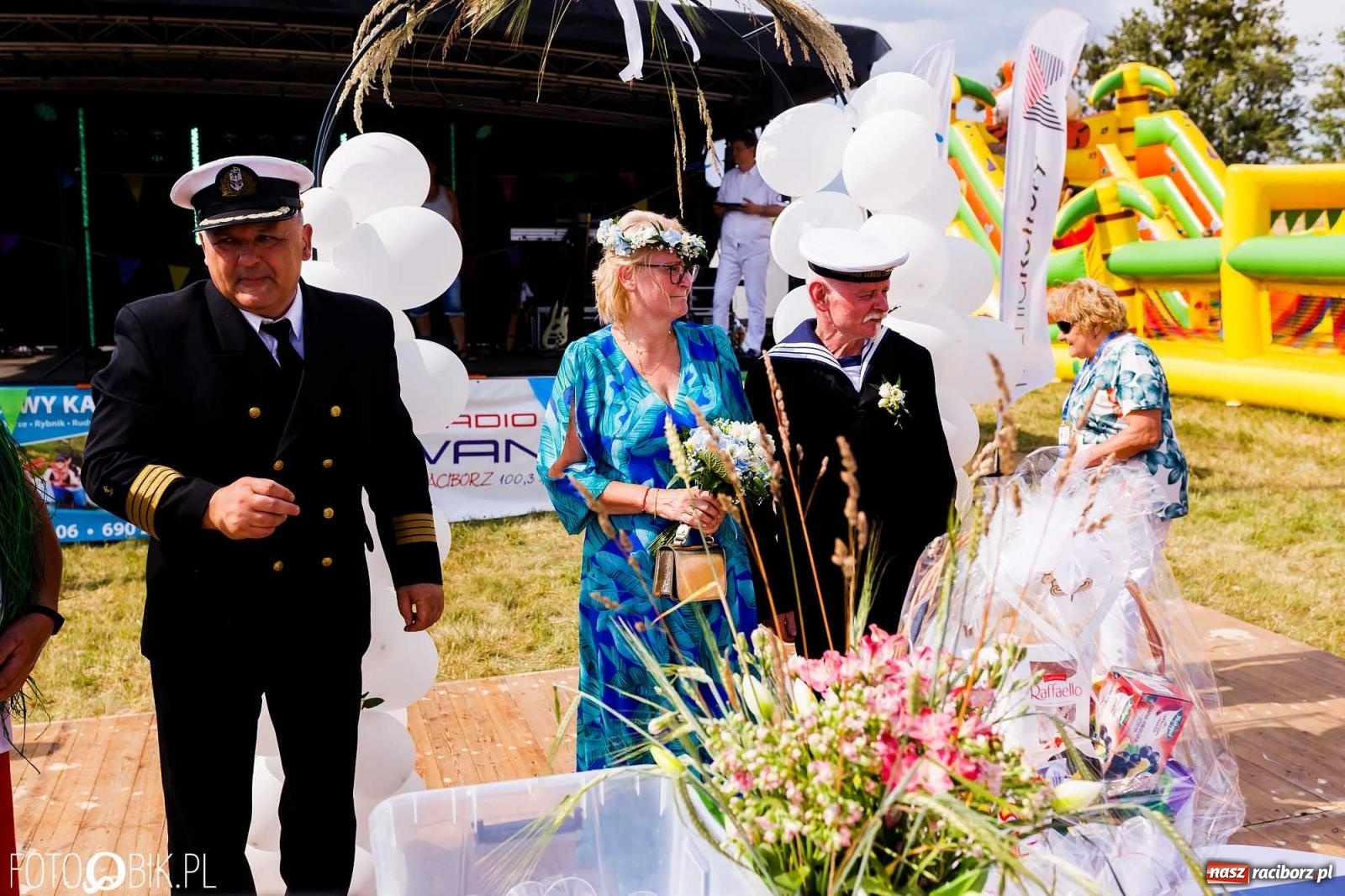 Zdjęcie w galerii na portalu naszraciborz.pl: Ślub na Odrze w Turzu. Udzielił go burmistrz i kapitan Paweł Macha [FOTO i WIDEO] wiadomości z regionu