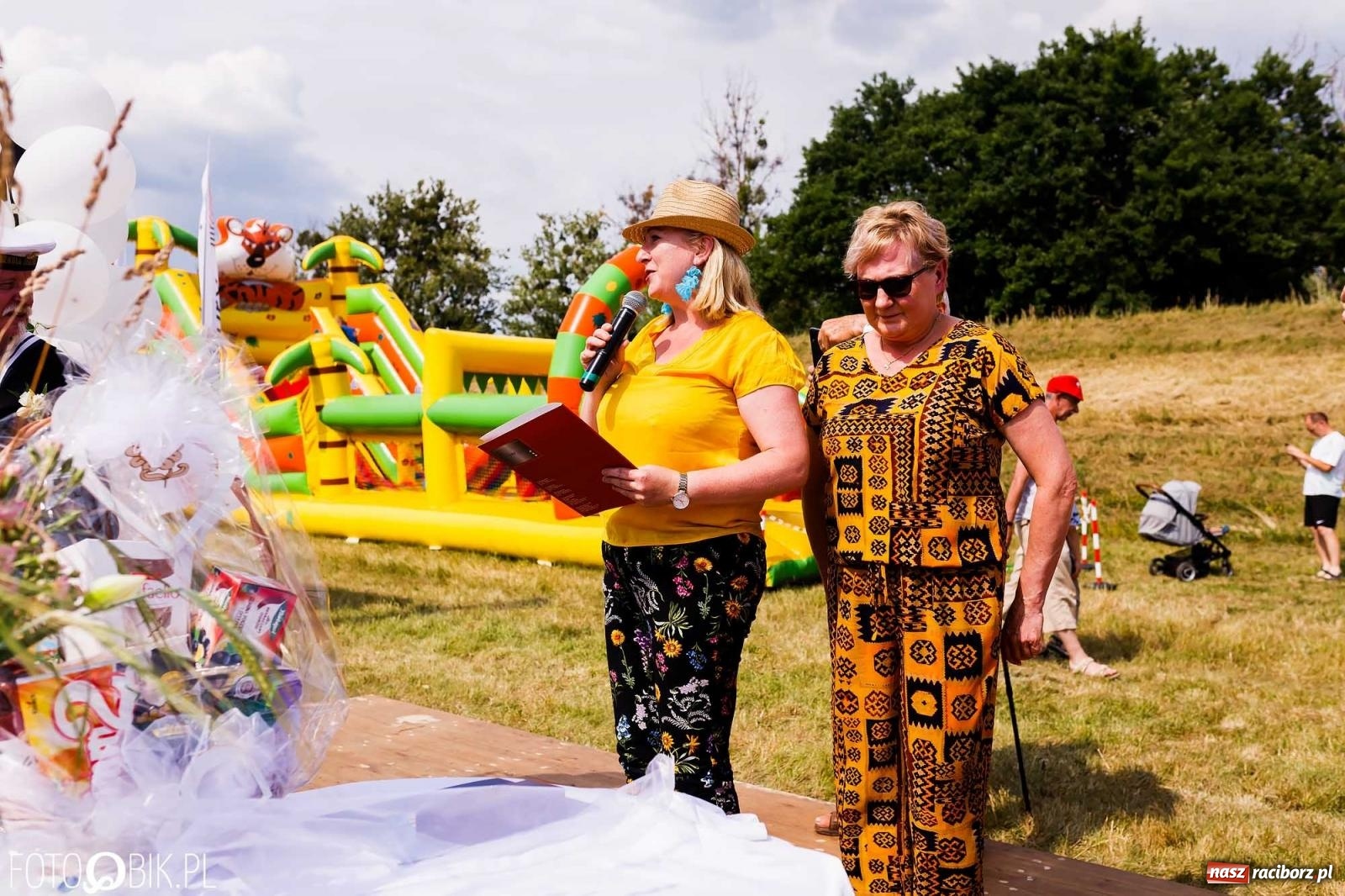 Zdjęcie w galerii na portalu naszraciborz.pl: Ślub na Odrze w Turzu. Udzielił go burmistrz i kapitan Paweł Macha [FOTO i WIDEO] wiadomości z regionu