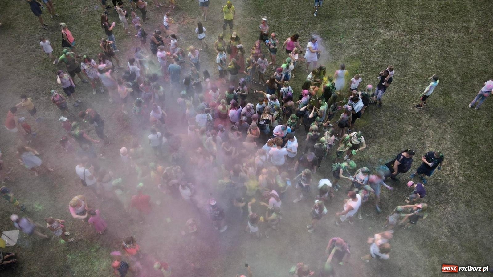 Zdjęcie w galerii na portalu naszraciborz.pl: Raciborskie Holi Święto Kolorów wiadomości z regionu