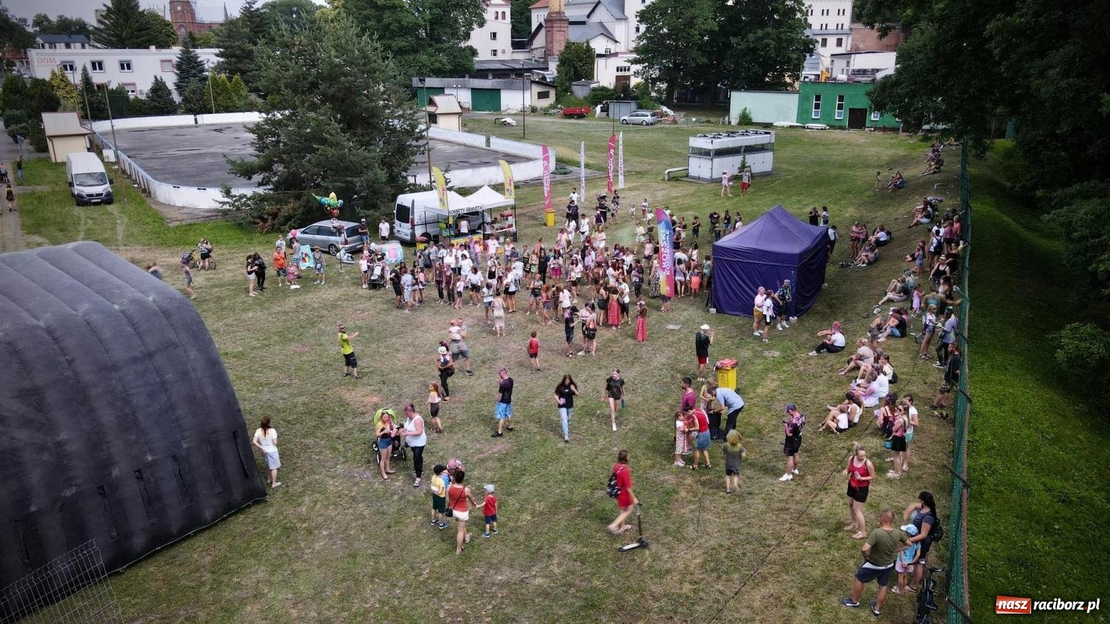 Zdjęcie w galerii na portalu naszraciborz.pl: Raciborskie Holi Święto Kolorów wiadomości z regionu