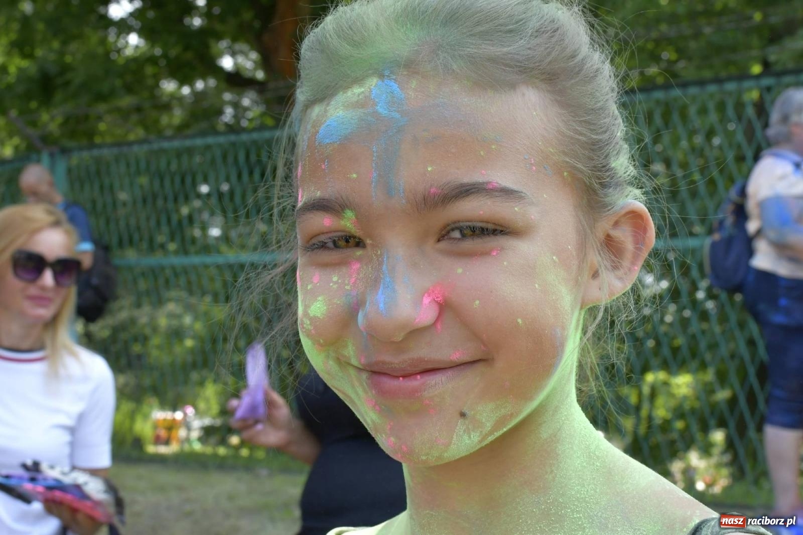 Zdjęcie w galerii na portalu naszraciborz.pl: Raciborskie Holi Święto Kolorów wiadomości z regionu