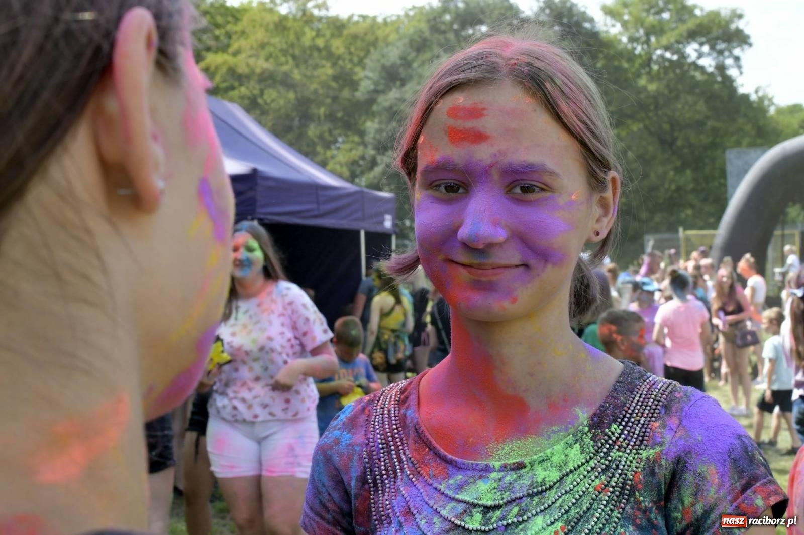 Zdjęcie w galerii na portalu naszraciborz.pl: Raciborskie Holi Święto Kolorów wiadomości z regionu