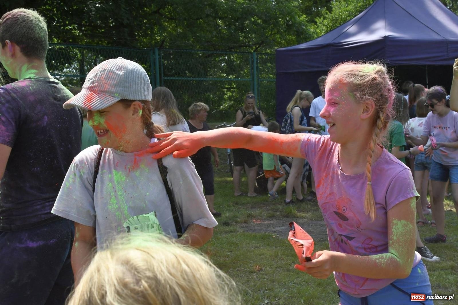 Zdjęcie w galerii na portalu naszraciborz.pl: Raciborskie Holi Święto Kolorów wiadomości z regionu