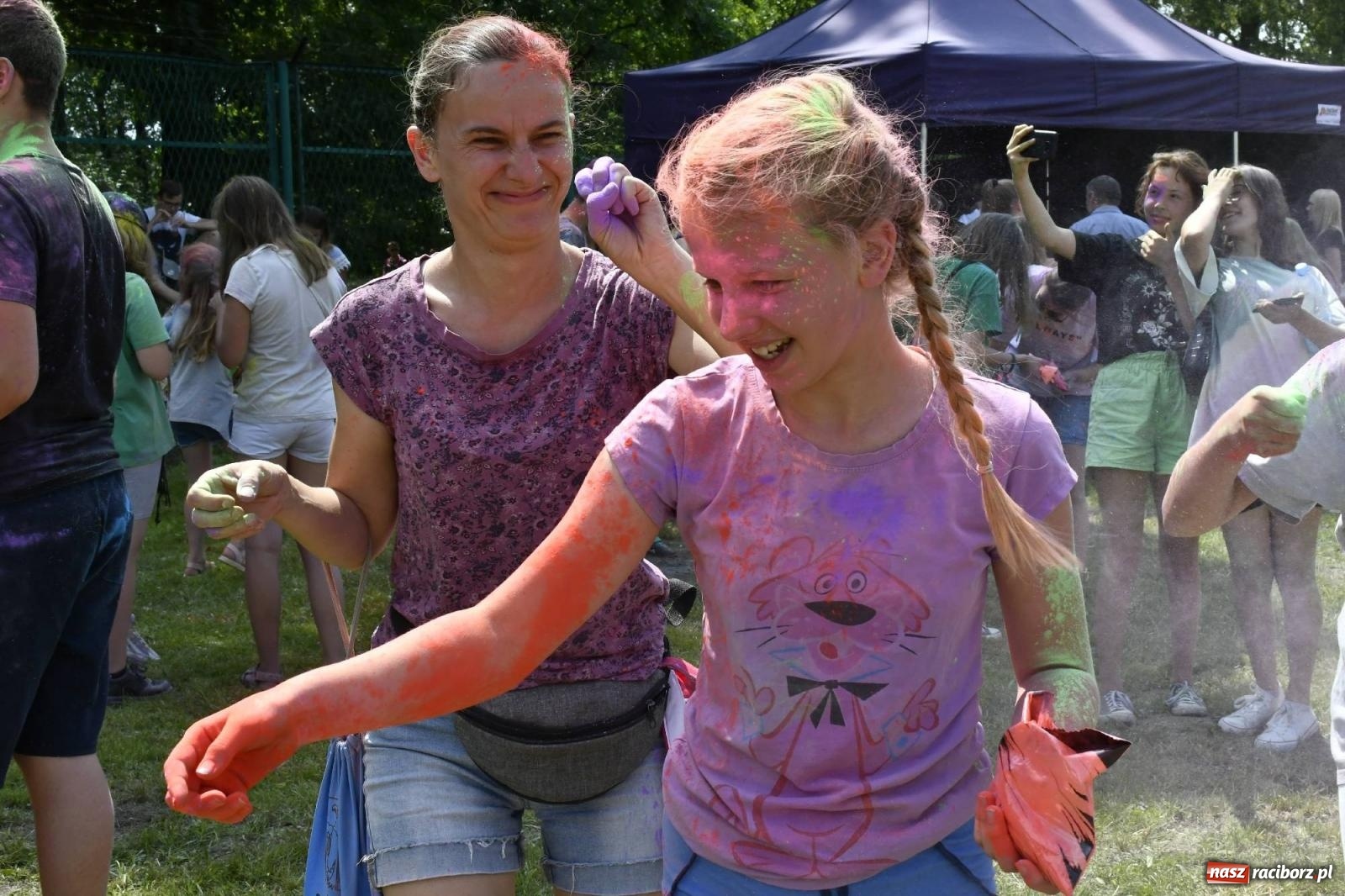 Zdjęcie w galerii na portalu naszraciborz.pl: Raciborskie Holi Święto Kolorów wiadomości z regionu