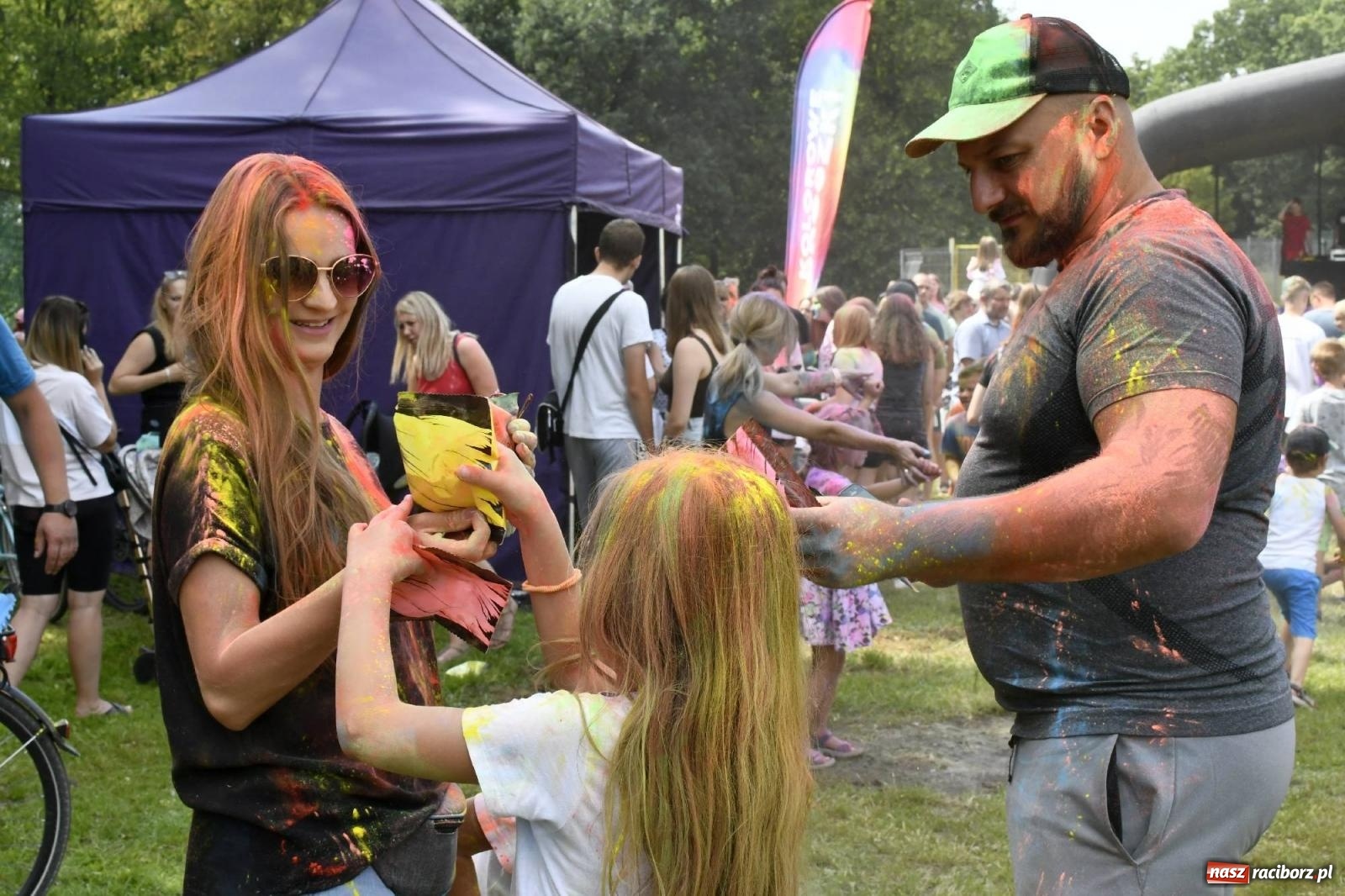 Zdjęcie w galerii na portalu naszraciborz.pl: Raciborskie Holi Święto Kolorów wiadomości z regionu