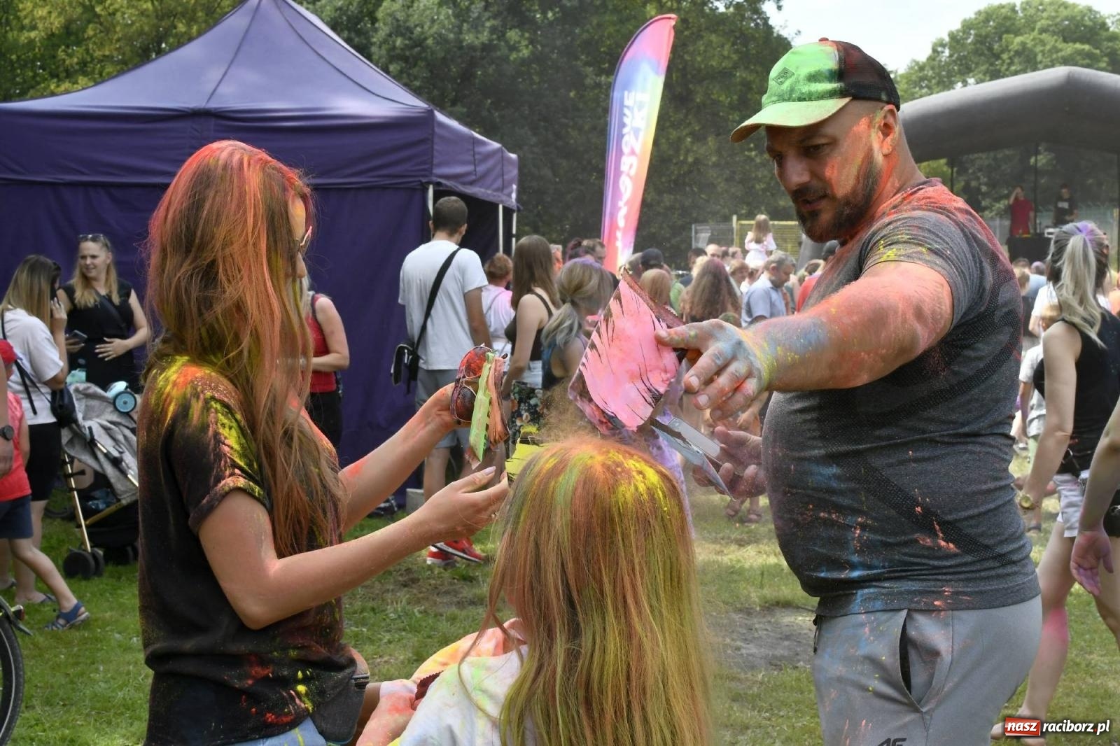 Zdjęcie w galerii na portalu naszraciborz.pl: Raciborskie Holi Święto Kolorów wiadomości z regionu