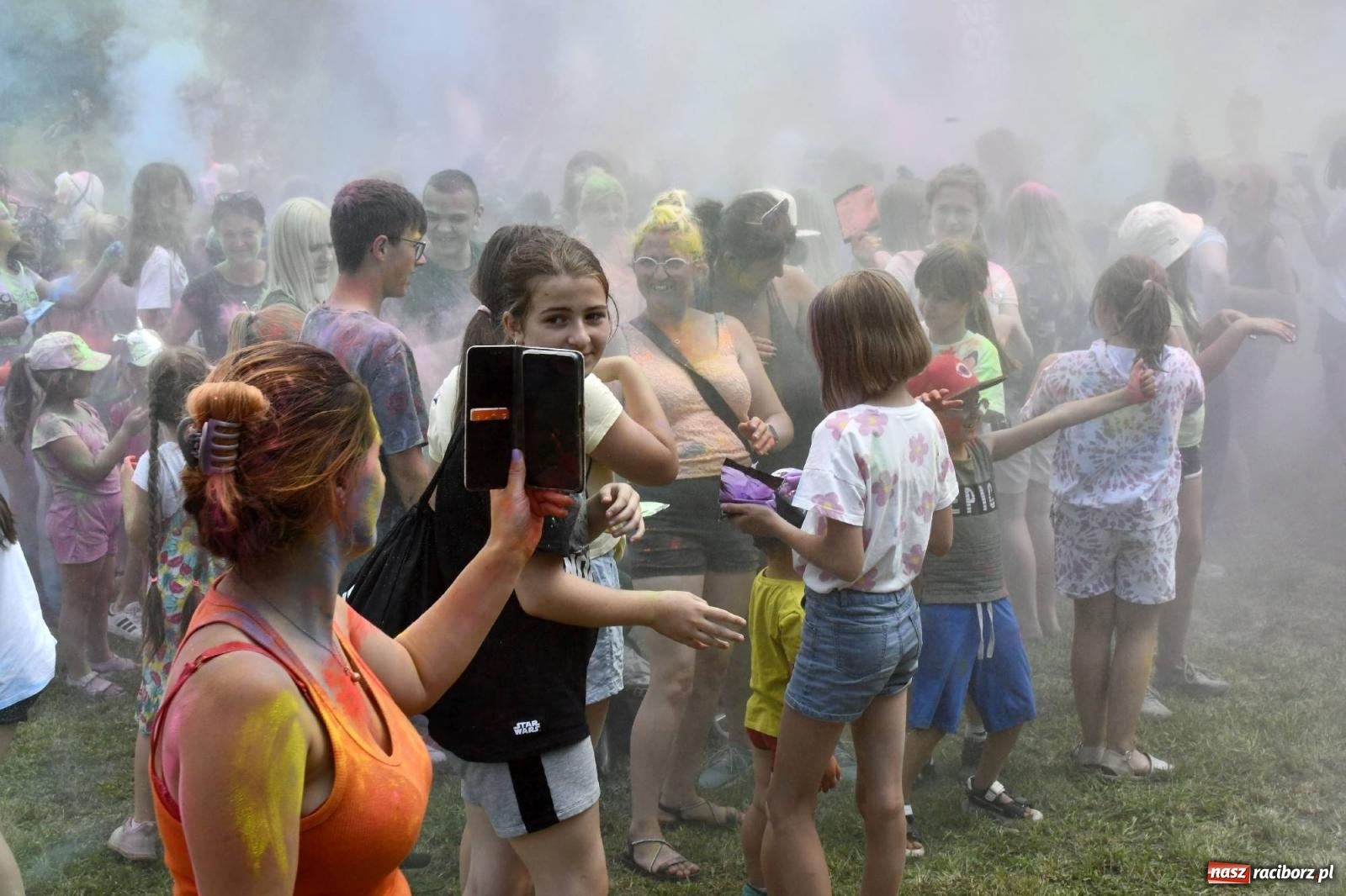 Zdjęcie w galerii na portalu naszraciborz.pl: Raciborskie Holi Święto Kolorów wiadomości z regionu