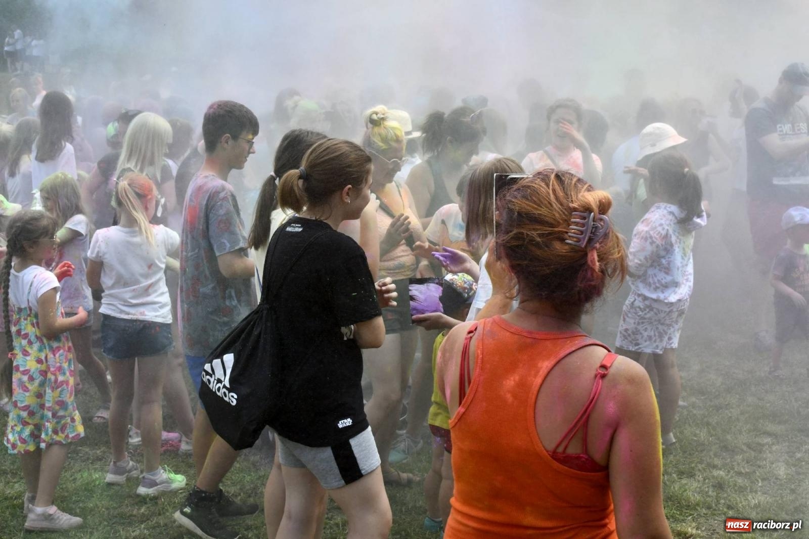 Zdjęcie w galerii na portalu naszraciborz.pl: Raciborskie Holi Święto Kolorów wiadomości z regionu