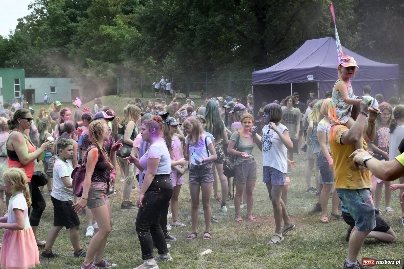 Zdjęcie w galerii na portalu naszraciborz.pl: Raciborskie Holi Święto Kolorów wiadomości z regionu