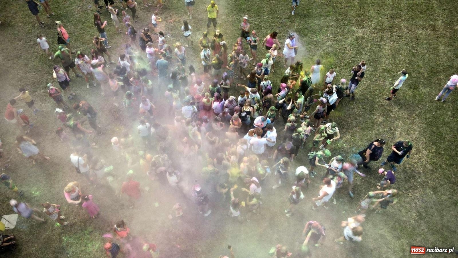 Zdjęcie w galerii na portalu naszraciborz.pl: Raciborskie Holi Święto Kolorów wiadomości z regionu