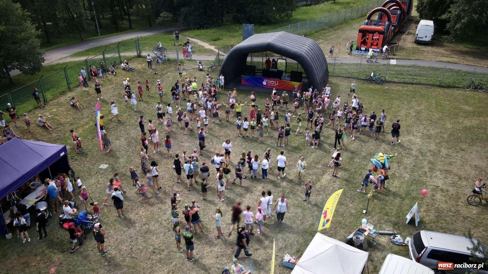 Zdjęcie w galerii na portalu naszraciborz.pl: Raciborskie Holi Święto Kolorów wiadomości z regionu