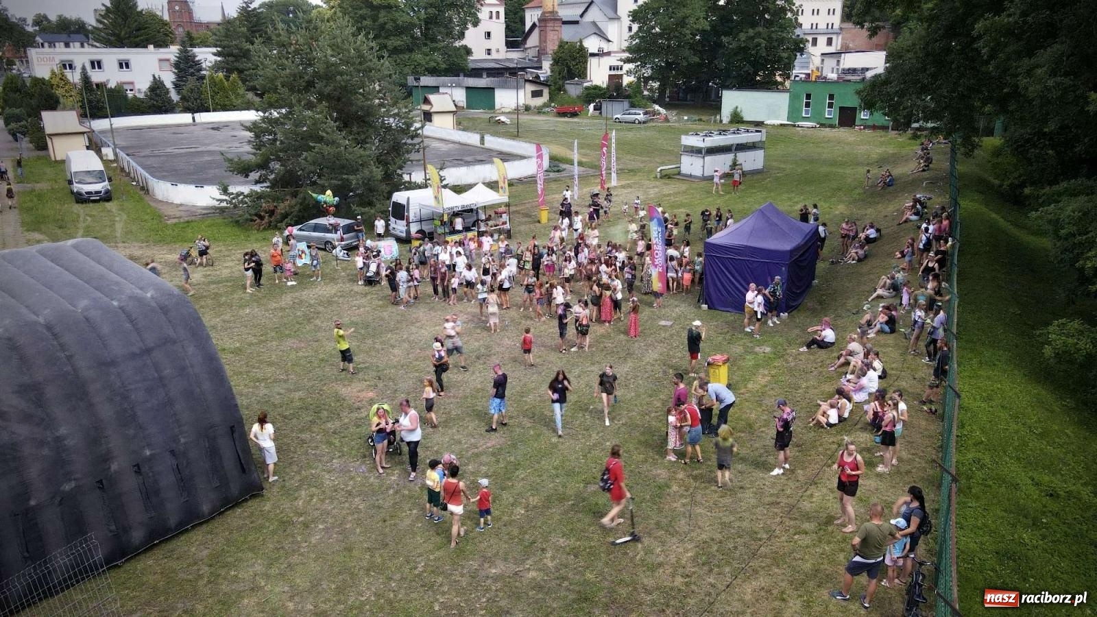 Zdjęcie w galerii na portalu naszraciborz.pl: Raciborskie Holi Święto Kolorów wiadomości z regionu