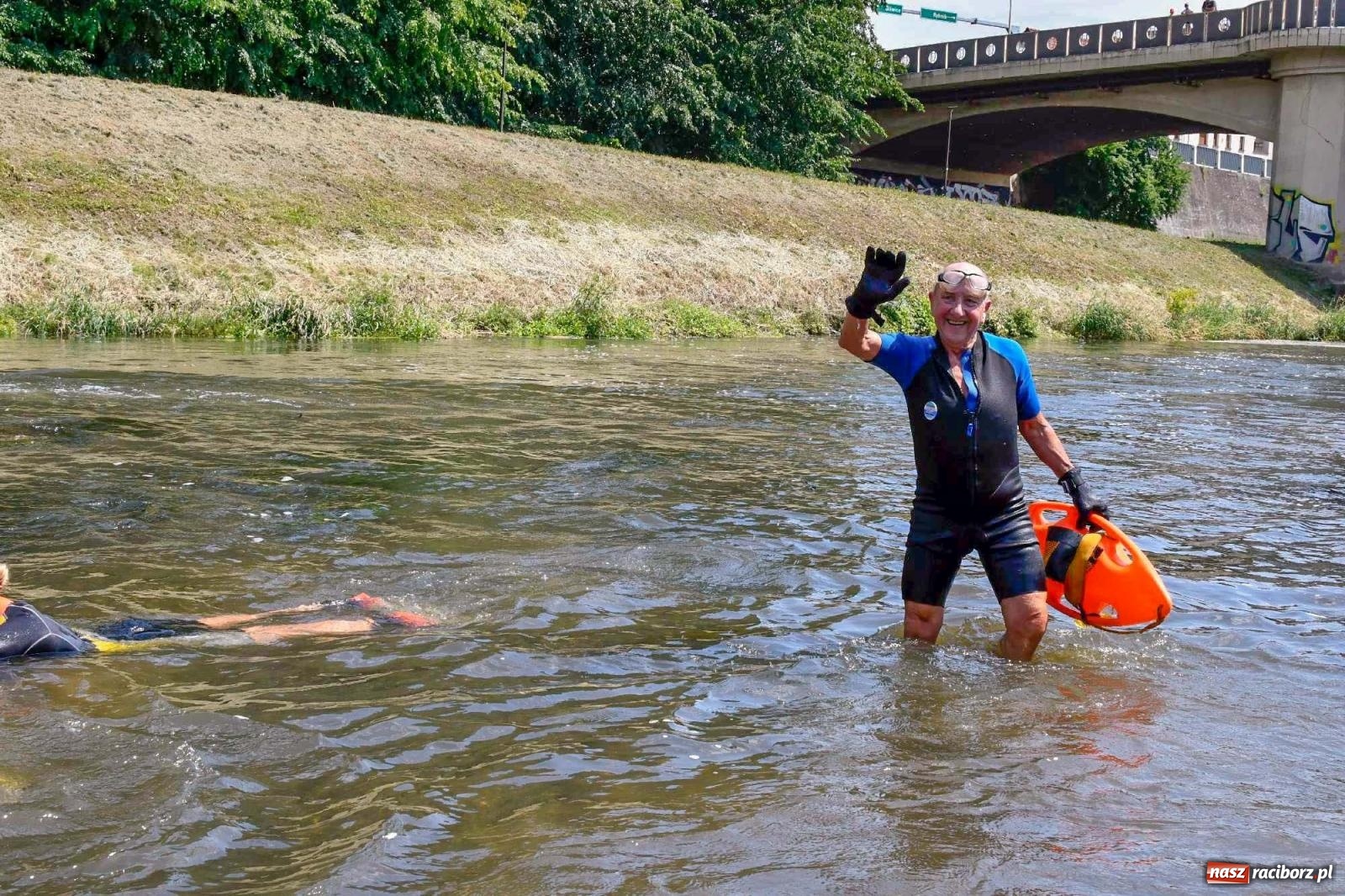 Zdjęcie w galerii na portalu naszraciborz.pl: Ponad trzydzieści pływadeł wypłynęło z Raciborza [FOTO i WIDEO] wiadomości z regionu