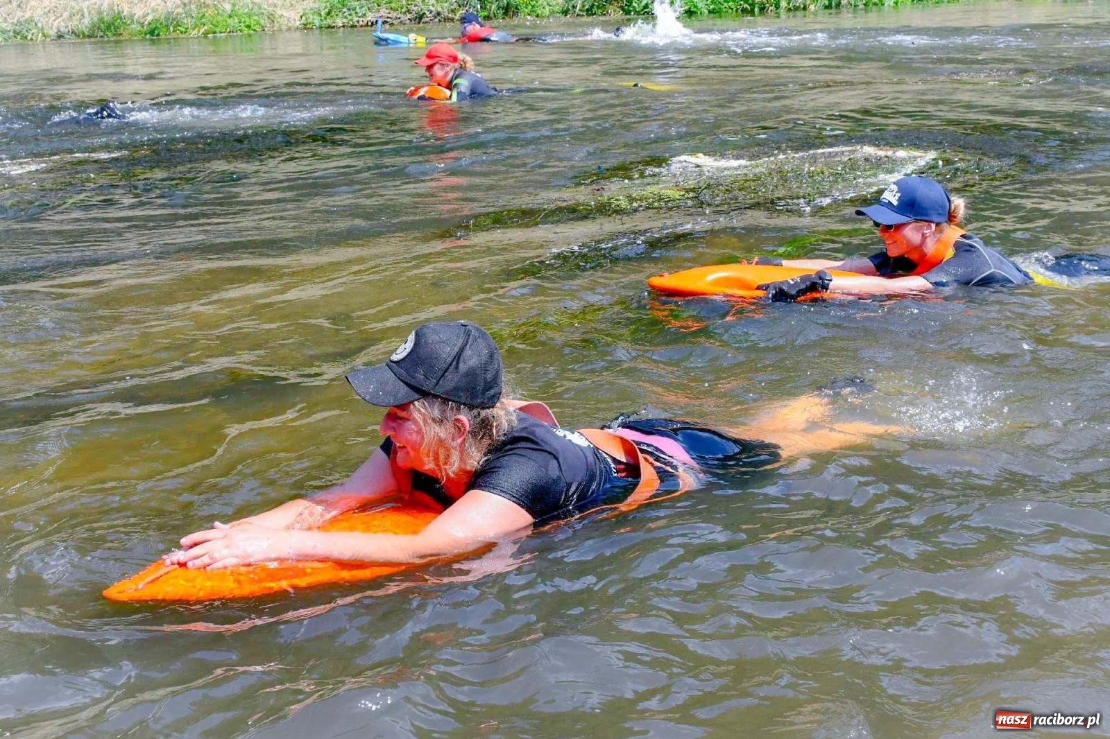 Zdjęcie w galerii na portalu naszraciborz.pl: Ponad trzydzieści pływadeł wypłynęło z Raciborza [FOTO i WIDEO] wiadomości z regionu