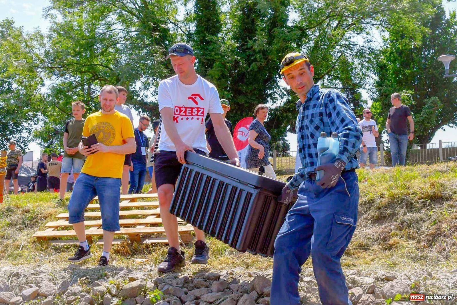 Zdjęcie w galerii na portalu naszraciborz.pl: Ponad trzydzieści pływadeł wypłynęło z Raciborza [FOTO i WIDEO] wiadomości z regionu