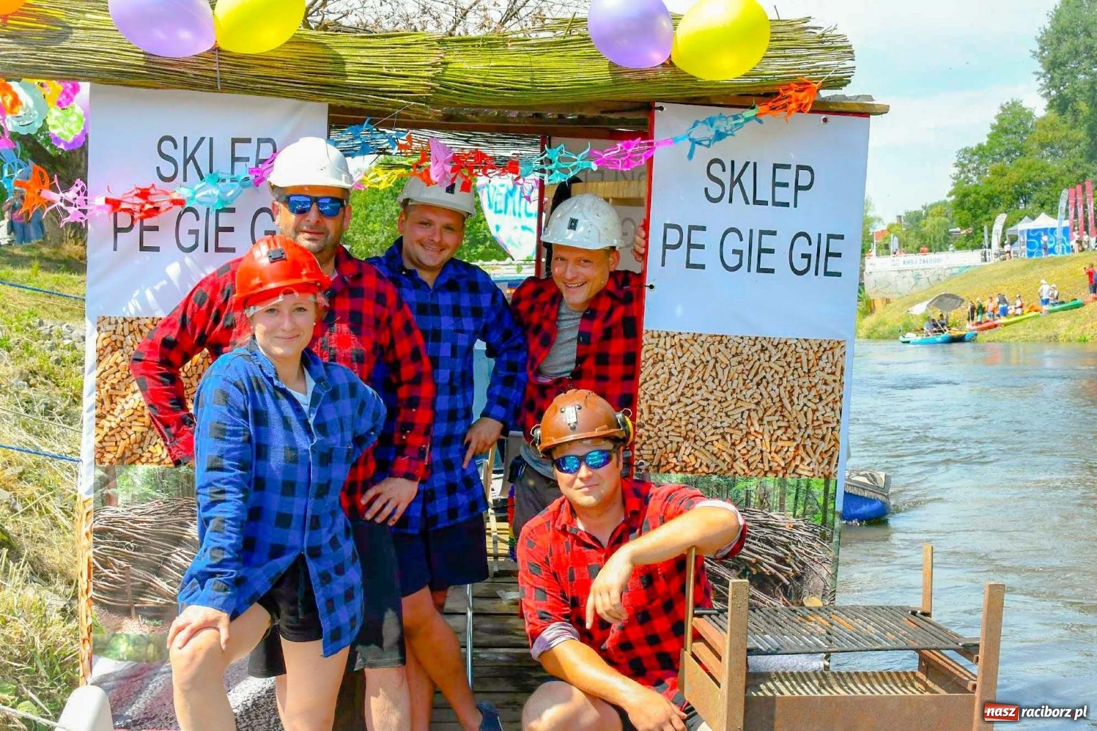 Zdjęcie w galerii na portalu naszraciborz.pl: Ponad trzydzieści pływadeł wypłynęło z Raciborza [FOTO i WIDEO] wiadomości z regionu